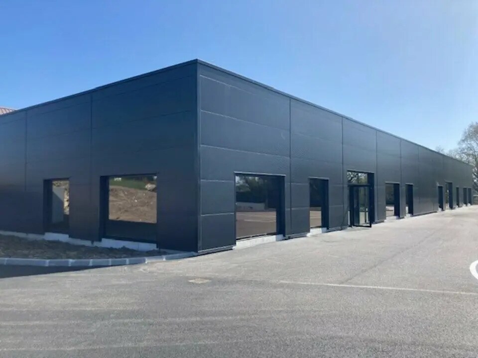 Retail in Quimper for lease Building Photo- Image 1 of 5