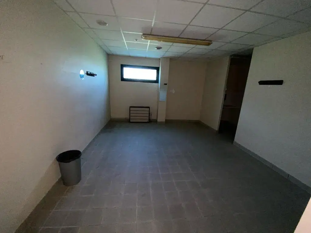 Retail in Châteaudun for lease Interior Photo- Image 1 of 15