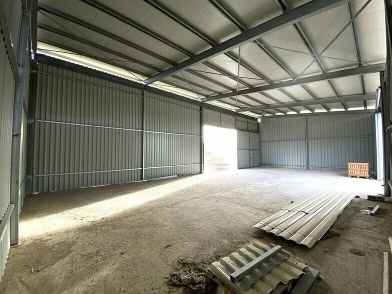 Industrial in La Roquette-sur-Siagne for lease - Interior Photo - Image 3 of 4