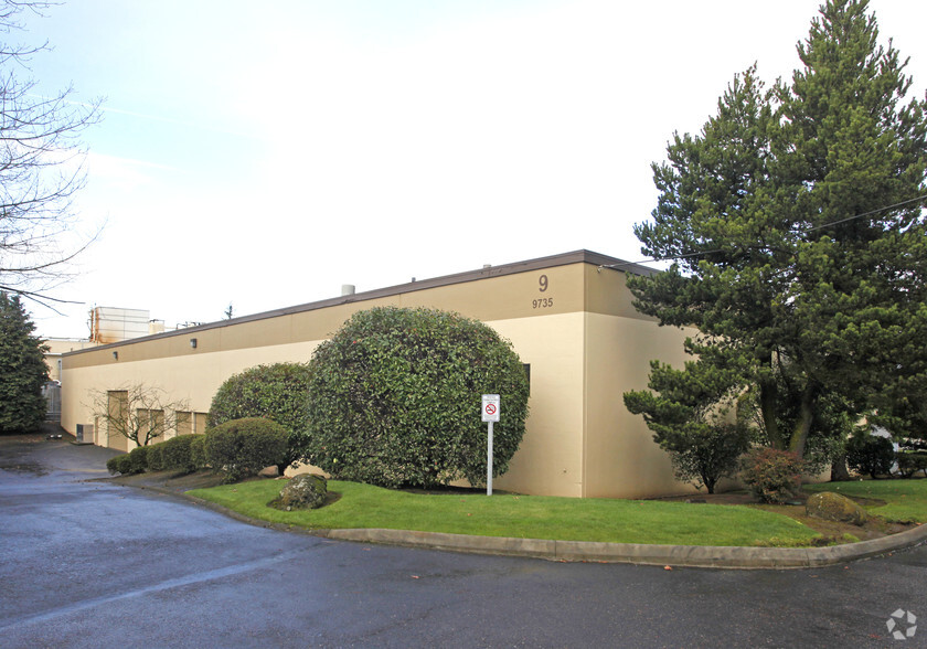 9735 SW 97th Ave, Tualatin, OR for lease - Building Photo - Image 1 of 2