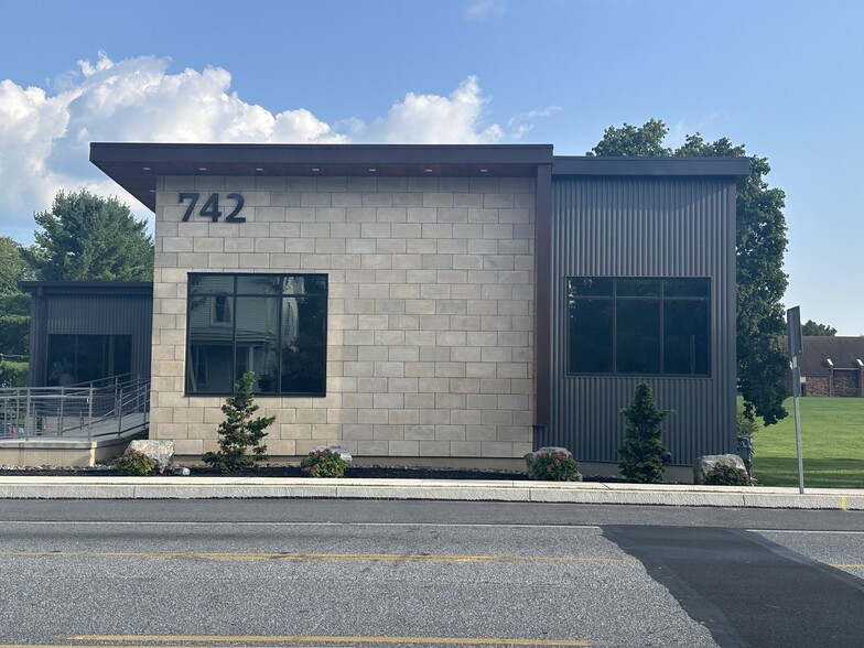 742 E Main St, Annville, PA for lease - Building Photo - Image 1 of 4