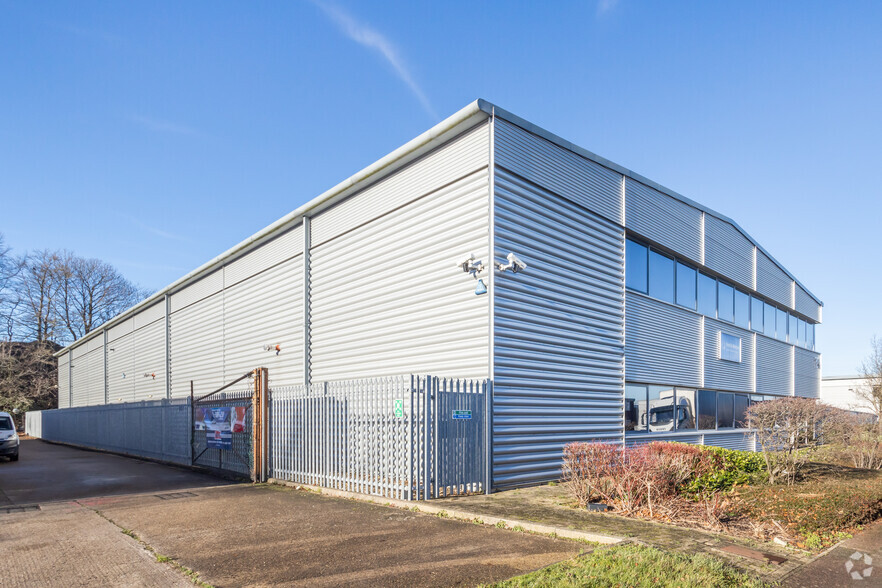 Bilton Way, Luton for lease - Primary Photo - Image 1 of 3