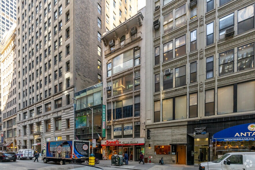 21 W 45th St, New York, NY for sale - Building Photo - Image 3 of 9