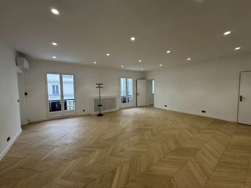 Office in Paris for sale Interior Photo- Image 1 of 8