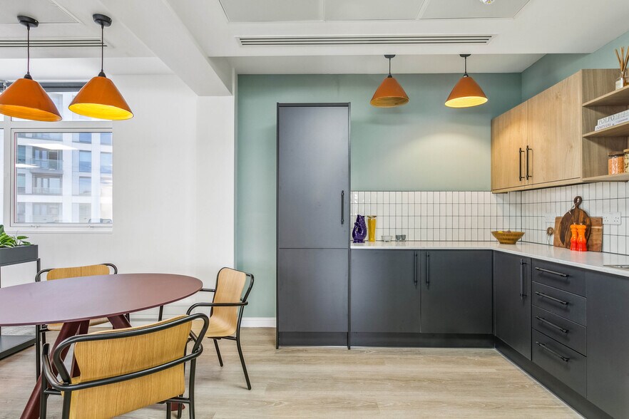 5-17 Hammersmith Grove, London for lease - Building Photo - Image 2 of 12