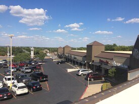 The Oaks Shopping Center - Loft