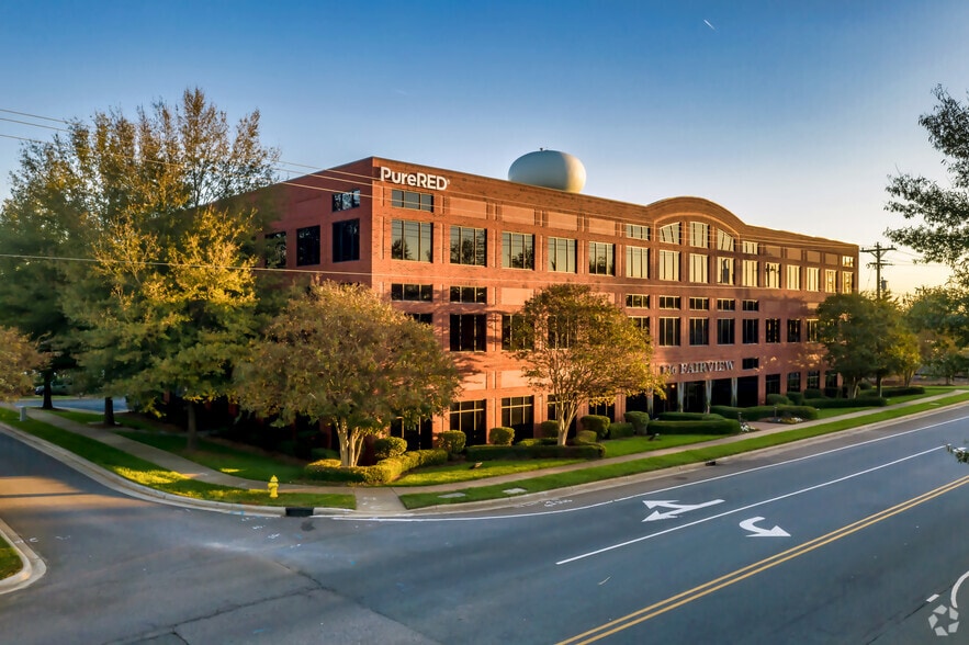 136 Fairview Rd, Mooresville, NC for lease - Building Photo - Image 1 of 4