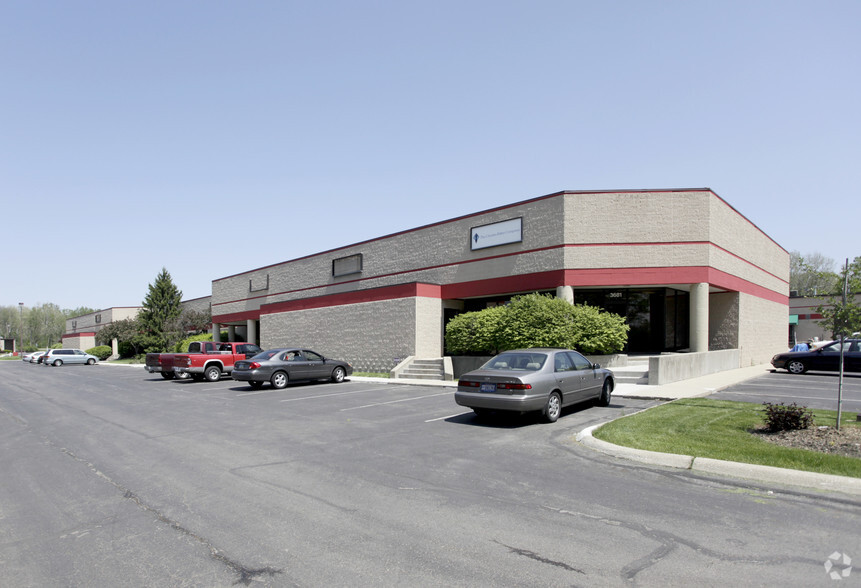 3681-3699 Corporate Dr, Columbus, OH for lease - Primary Photo - Image 1 of 10