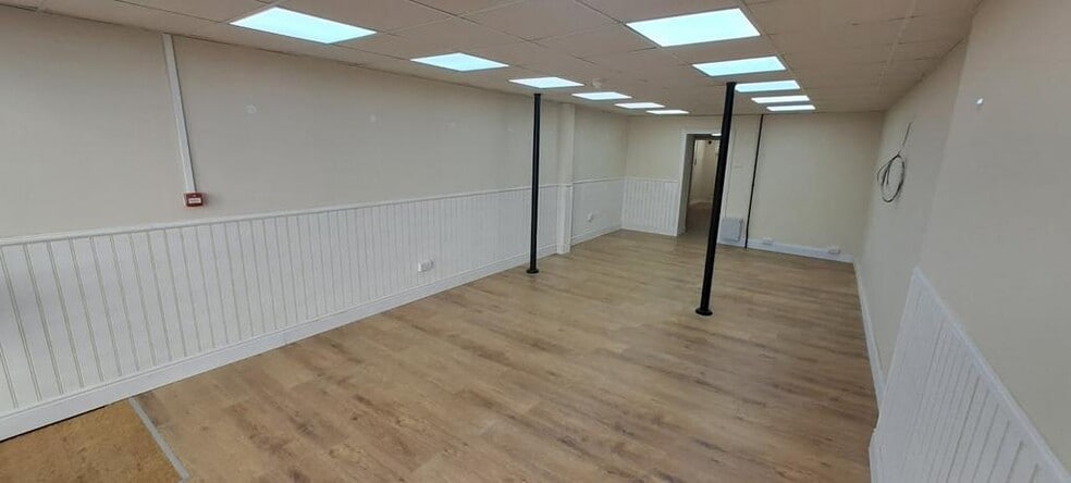 95 St James St, Brighton for lease - Interior Photo - Image 2 of 8