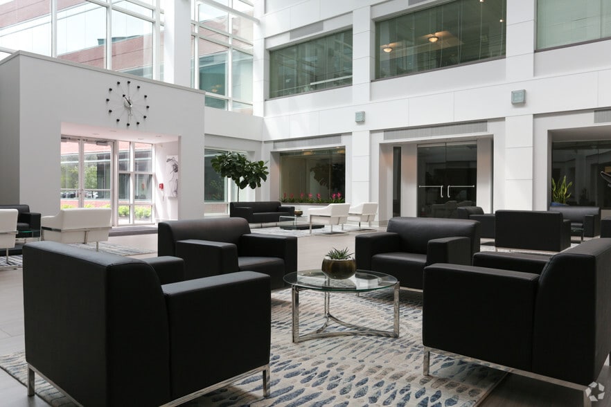 185 Plains Rd, Milford, CT for lease - Primary Photo - Image 3 of 13