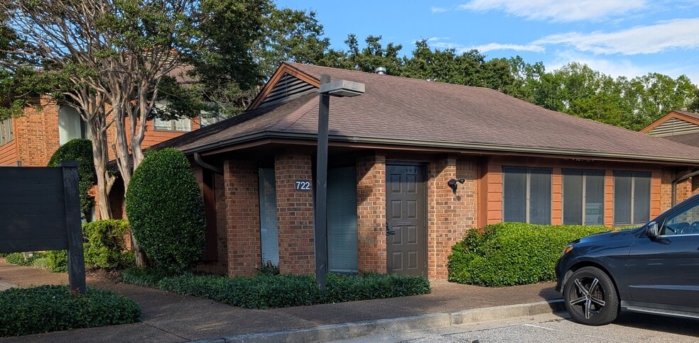 722 Crossover Ln, Memphis, TN for lease - Building Photo - Image 1 of 15