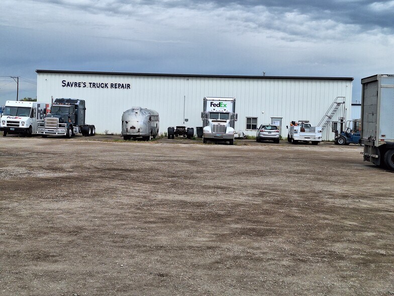 4001 N 12th Ave, Fargo, ND for sale - Building Photo - Image 1 of 1