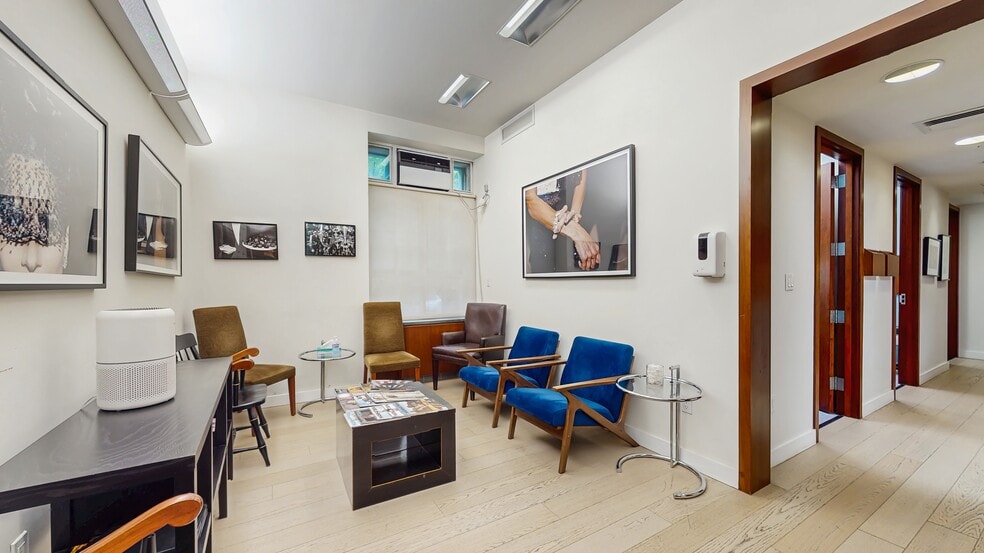 905 5th Ave, New York, NY for sale - Building Photo - Image 3 of 18