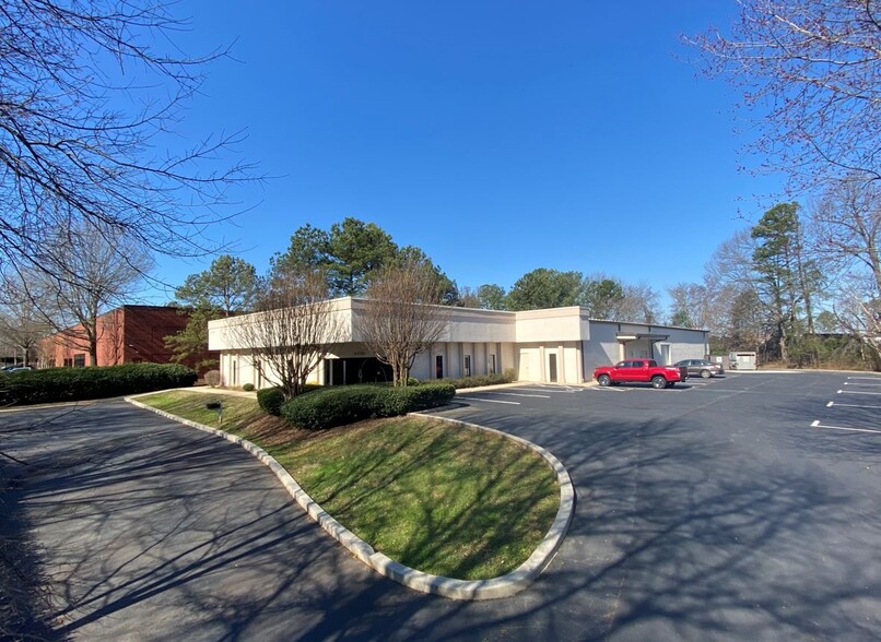 3330 Oak Lake Blvd, Charlotte, NC 28208 | LoopNet