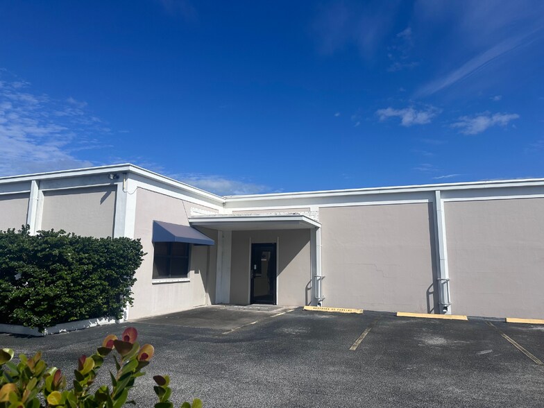 3601 SE Dixie Hwy Stuart FL 34997 - 3601 SE Dixie Hwy Stuart FL Primary Photo 1 Large 