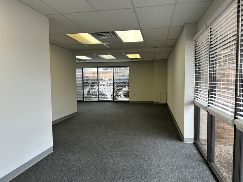 7905 Browning Rd, Pennsauken, NJ for lease - Building Photo - Image 3 of 11