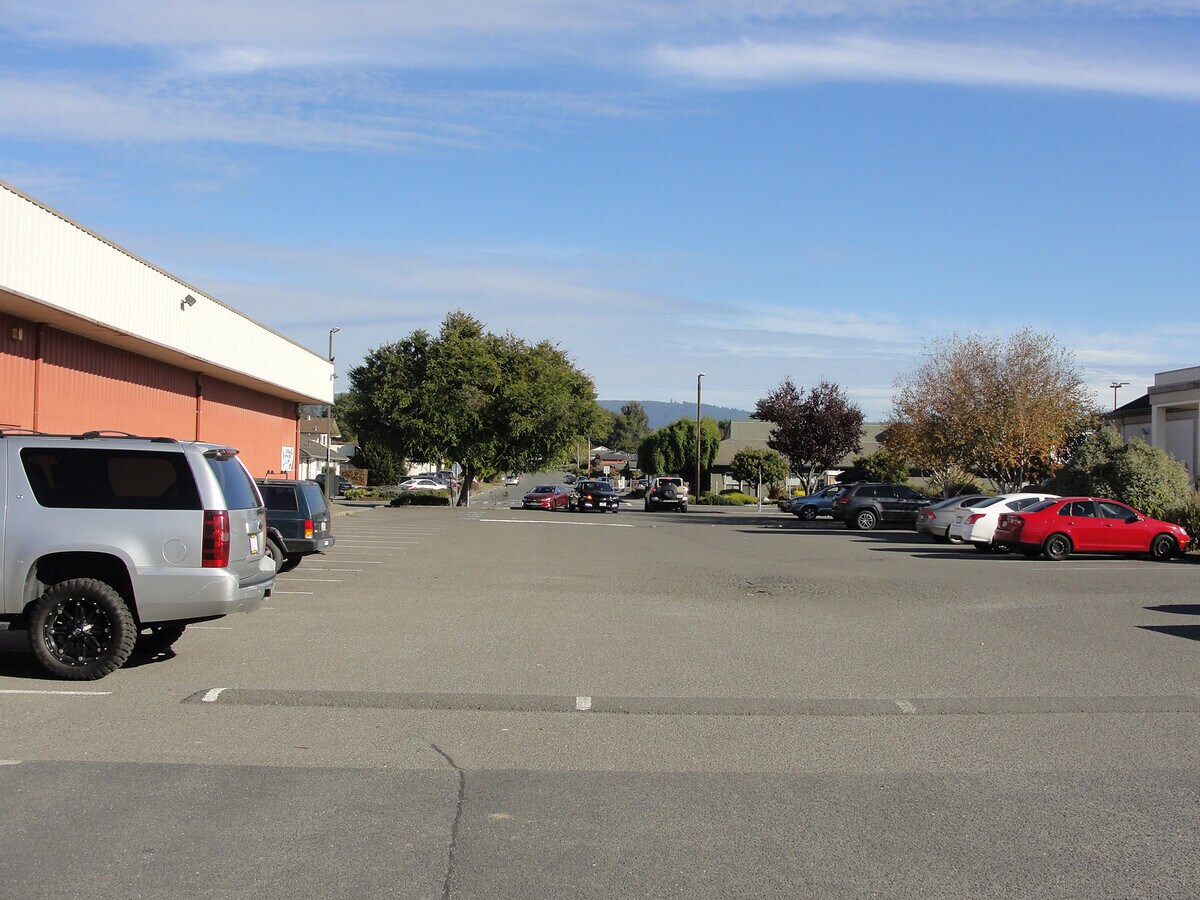 19281940 Central Ave, Mckinleyville, CA 95519