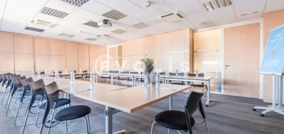 Office in Paris for lease - Building Photo - Image 1 of 5