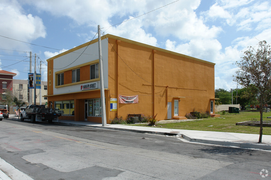 937-939 NW 3rd Ave, Miami, FL for lease - Primary Photo - Image 1 of 11