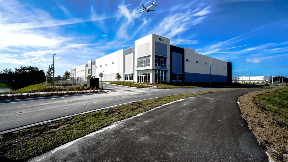 5501 Lee Vista Blvd, Orlando, FL for lease - Building Photo - Image 3 of 10