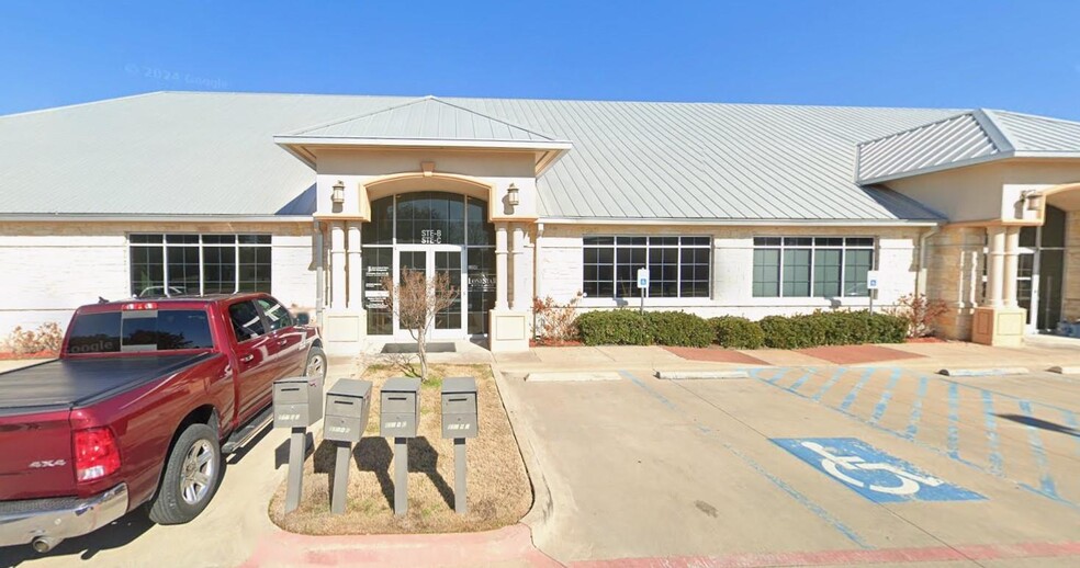 1200 Crawford Ave, Granbury, TX for lease - Building Photo - Image 3 of 9