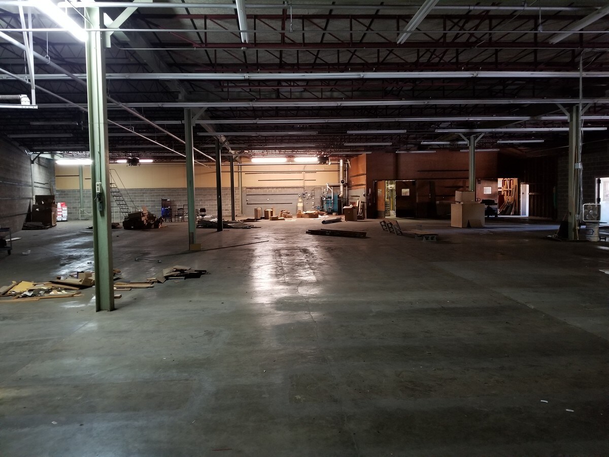 11 S Liberty Ave, Freeport, IL 61032