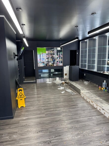 527 Nostrand Ave, Brooklyn, NY for lease - Building Photo - Image 3 of 6