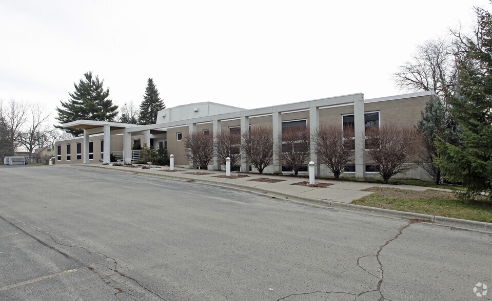 4020 Mineral Point Rd, Madison, WI 53705