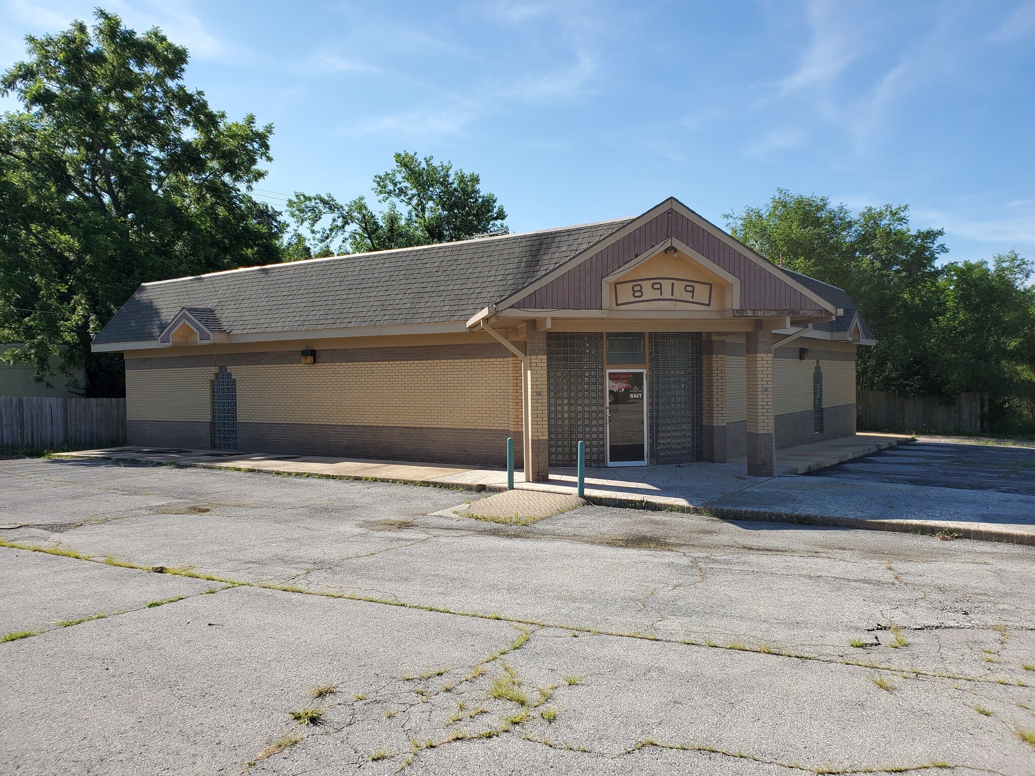 8919 Leavenworth Rd, Kansas City, KS 66109