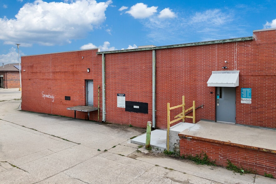 1810 1st Ave E, Newton, IA for sale - Building Photo - Image 3 of 12