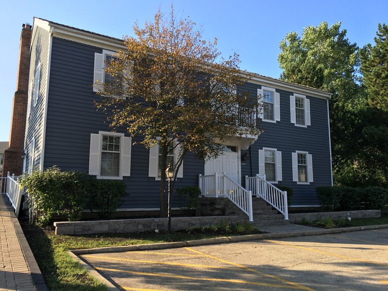 1642 W Colonial Pky, Inverness, IL for lease - Building Photo - Image 1 of 11