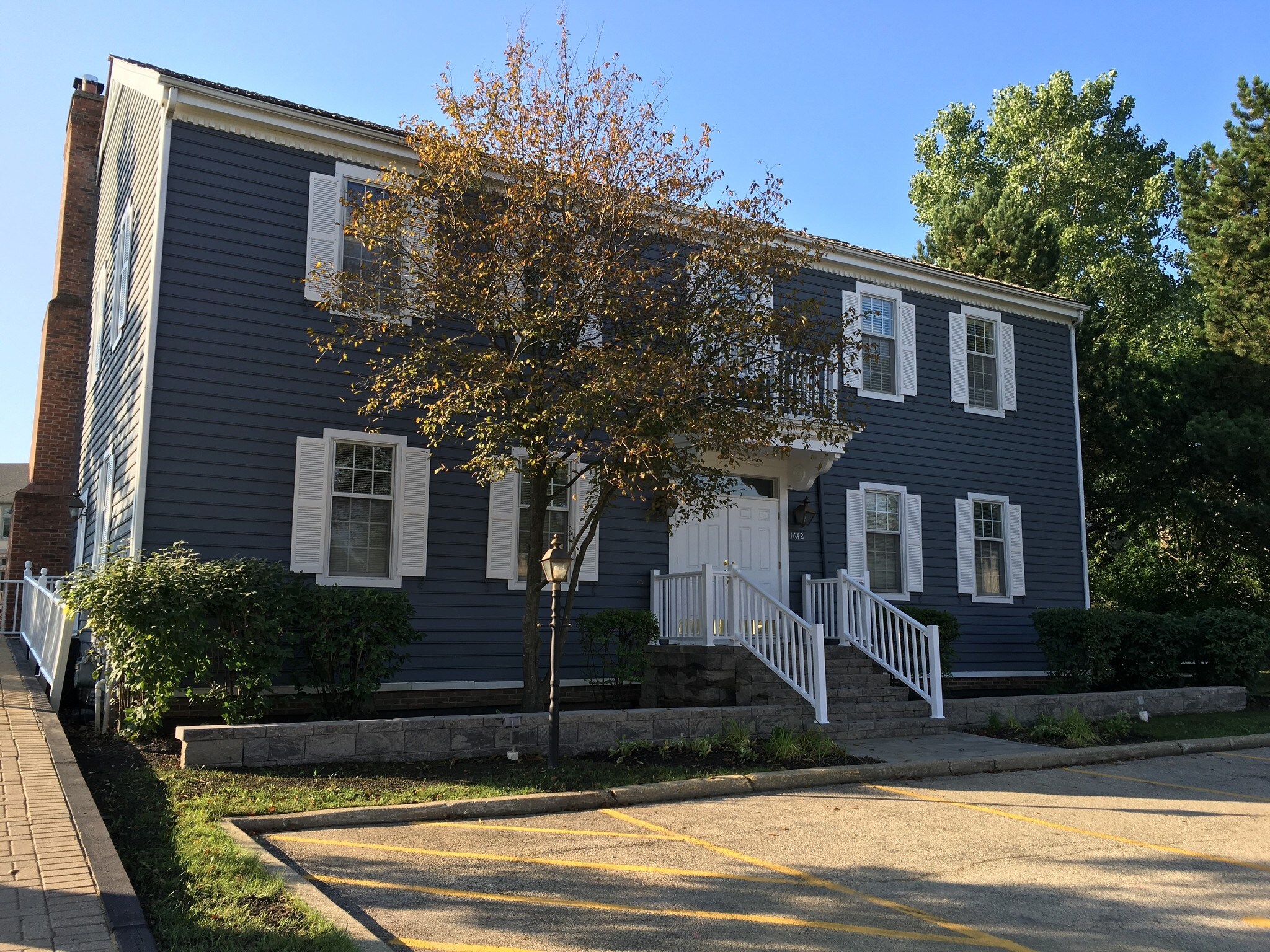 1642 W Colonial Pky, Inverness, IL for lease Building Photo- Image 1 of 12