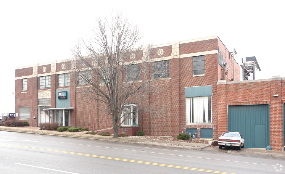 2540 W Pennway St, Kansas City, MO for lease - Building Photo - Image 2 of 14