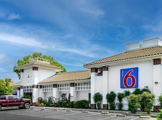 More details for 825 E F St, Oakdale, CA - Hospitality for Sale