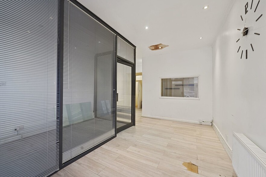 649 High Rd, London for lease - Interior Photo - Image 3 of 9