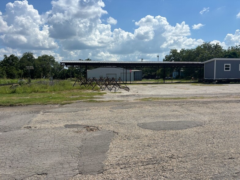 300 W Hempstead St, Giddings, TX for sale - Building Photo - Image 2 of 4