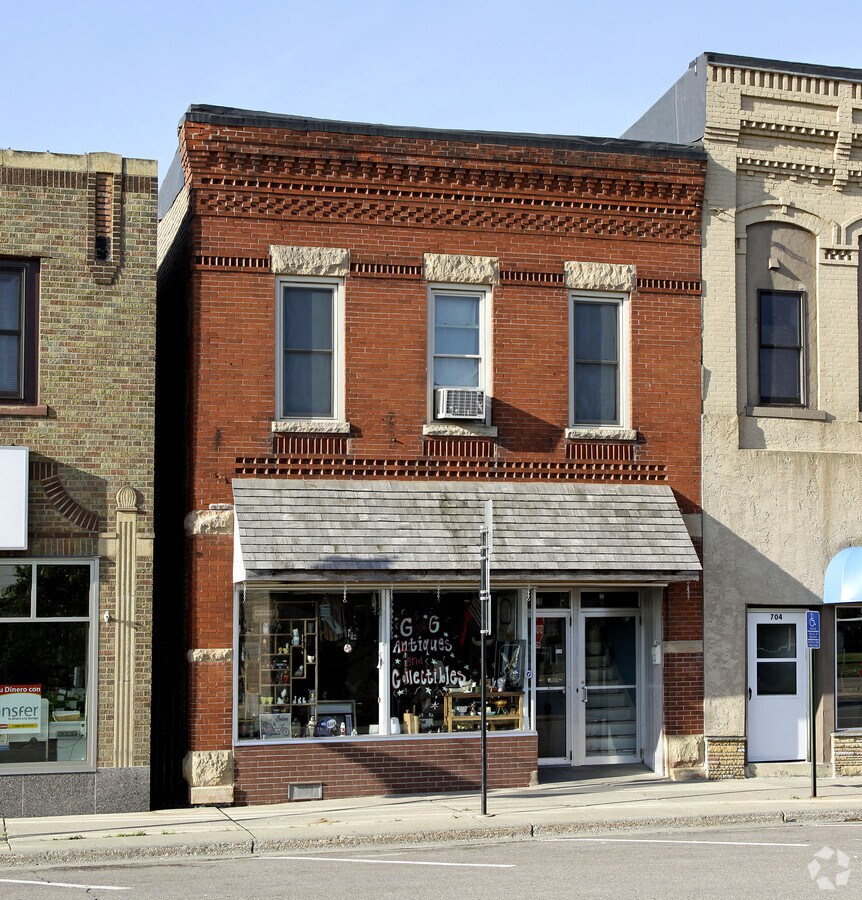 708 11th St E, Glencoe, MN 55336