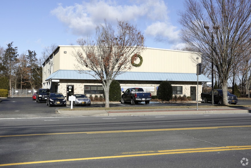 32-34 Main Rd, Riverhead, NY for sale - Primary Photo - Image 1 of 1