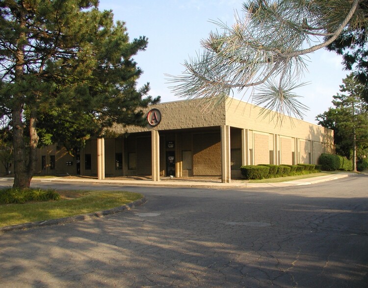 37703-37713 Schoolcraft Rd, Livonia, MI for lease - Building Photo - Image 1 of 4