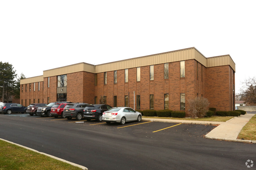 40500 Ann Arbor Rd, Plymouth, MI for lease - Primary Photo - Image 1 of 7