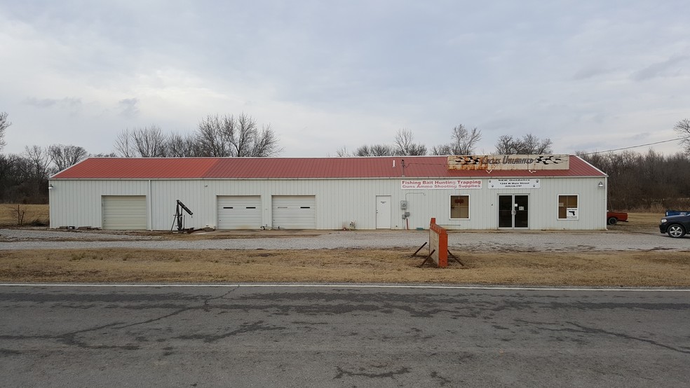 1244 W Main St, Cherryvale, KS for sale - Primary Photo - Image 1 of 1