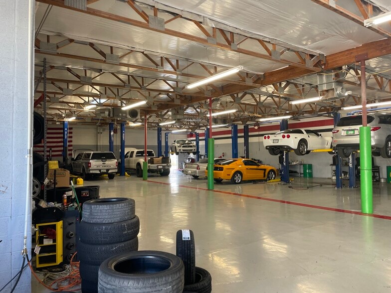 4643 S 32nd St, Phoenix, AZ for lease - Building Photo - Image 2 of 4