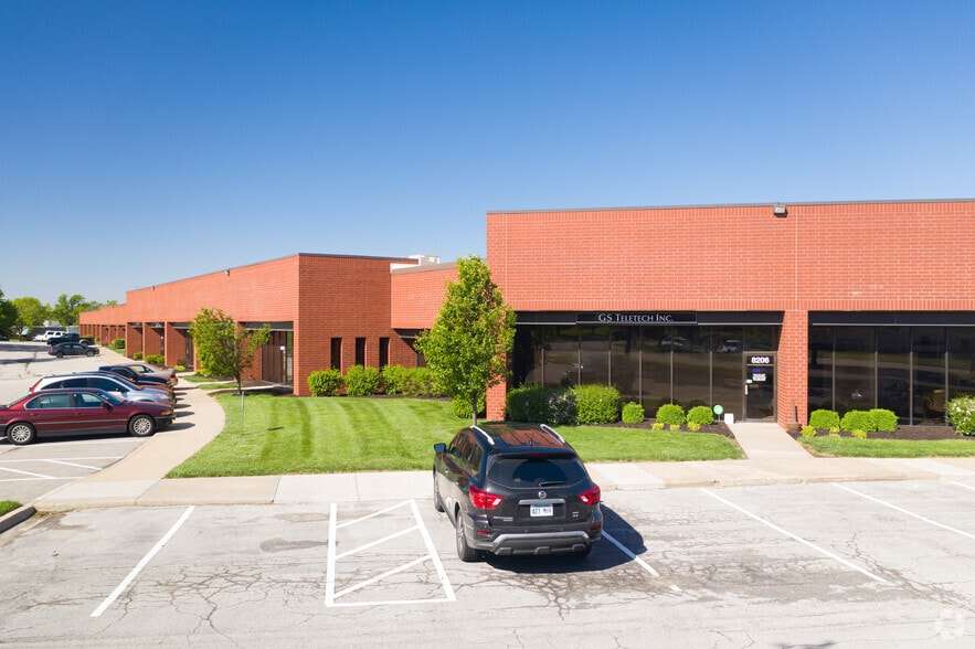 8200-8248 Marshall Dr, Lenexa, KS for lease - Building Photo - Image 3 of 8