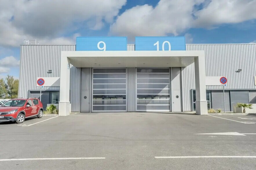 Flex in Escalquens for lease - Building Photo - Image 1 of 14