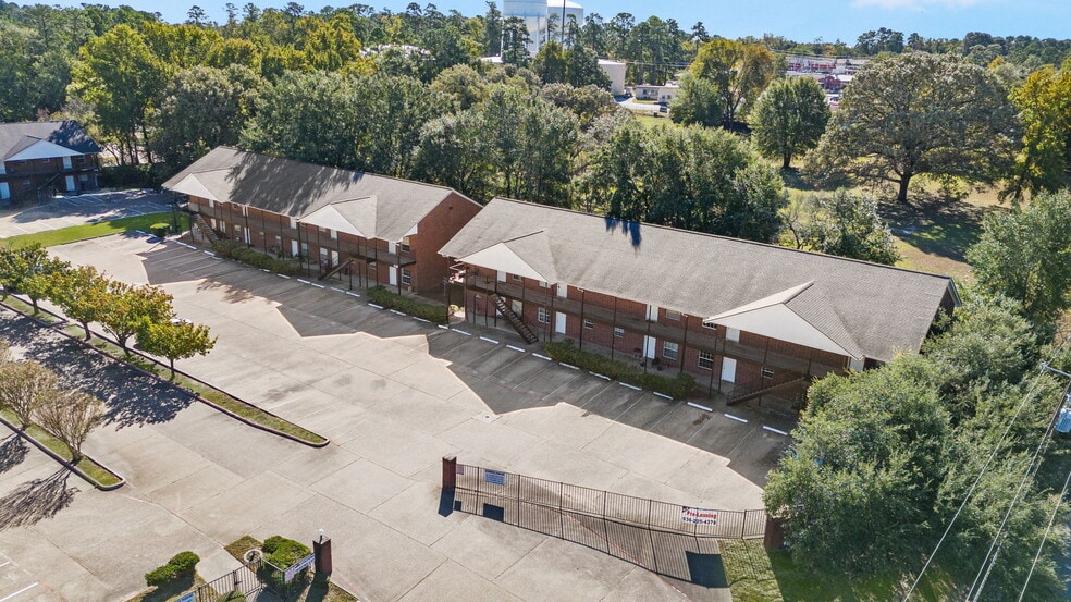 2455 Montgomery Rd, Huntsville, TX for sale - Building Photo - Image 2 of 22