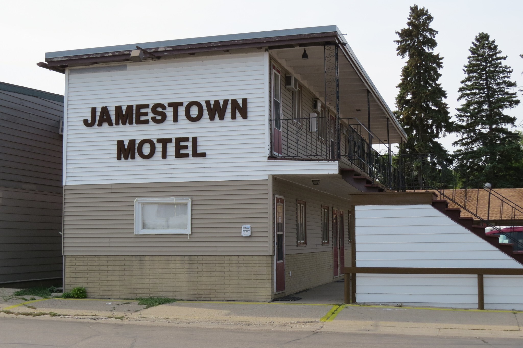 1018 SW 4th Ave, Jamestown, ND for sale Building Photo- Image 1 of 1