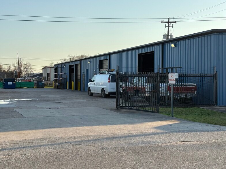 940 Hodgkins St, Houston, TX for sale - Building Photo - Image 3 of 24