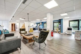 6 Boulevard Bineau, Levallois-Perret for lease Interior Photo- Image 2 of 10