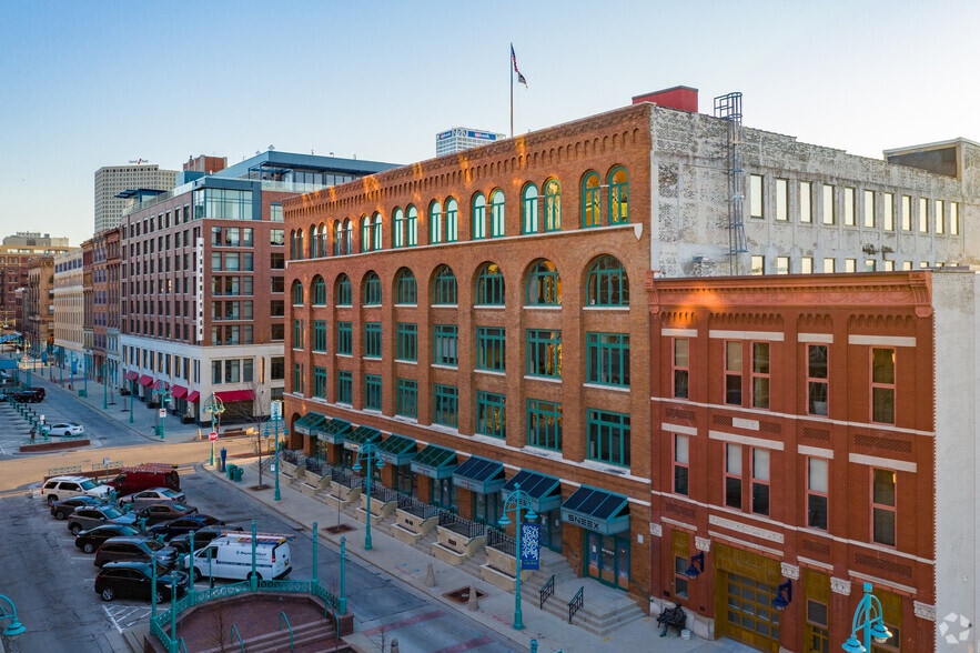 311 E Chicago St, Milwaukee, WI for sale - Building Photo - Image 2 of 2