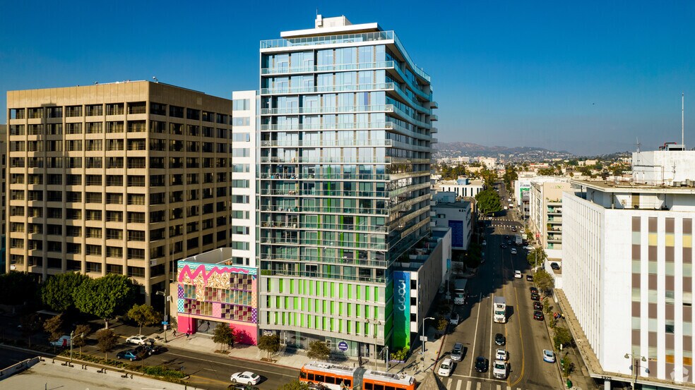 3033 Wilshire Blvd, Los Angeles, CA for lease - Building Photo - Image 2 of 5